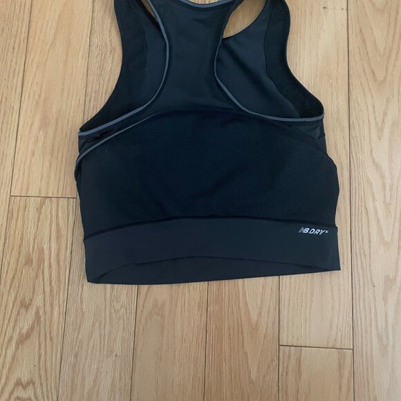 new balance running crop top - Picture 2 of 3
